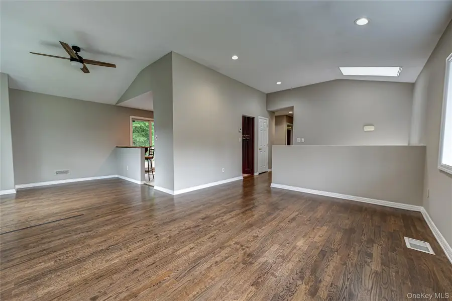7 Don Lane, Hauppauge, NY 11788 - #3