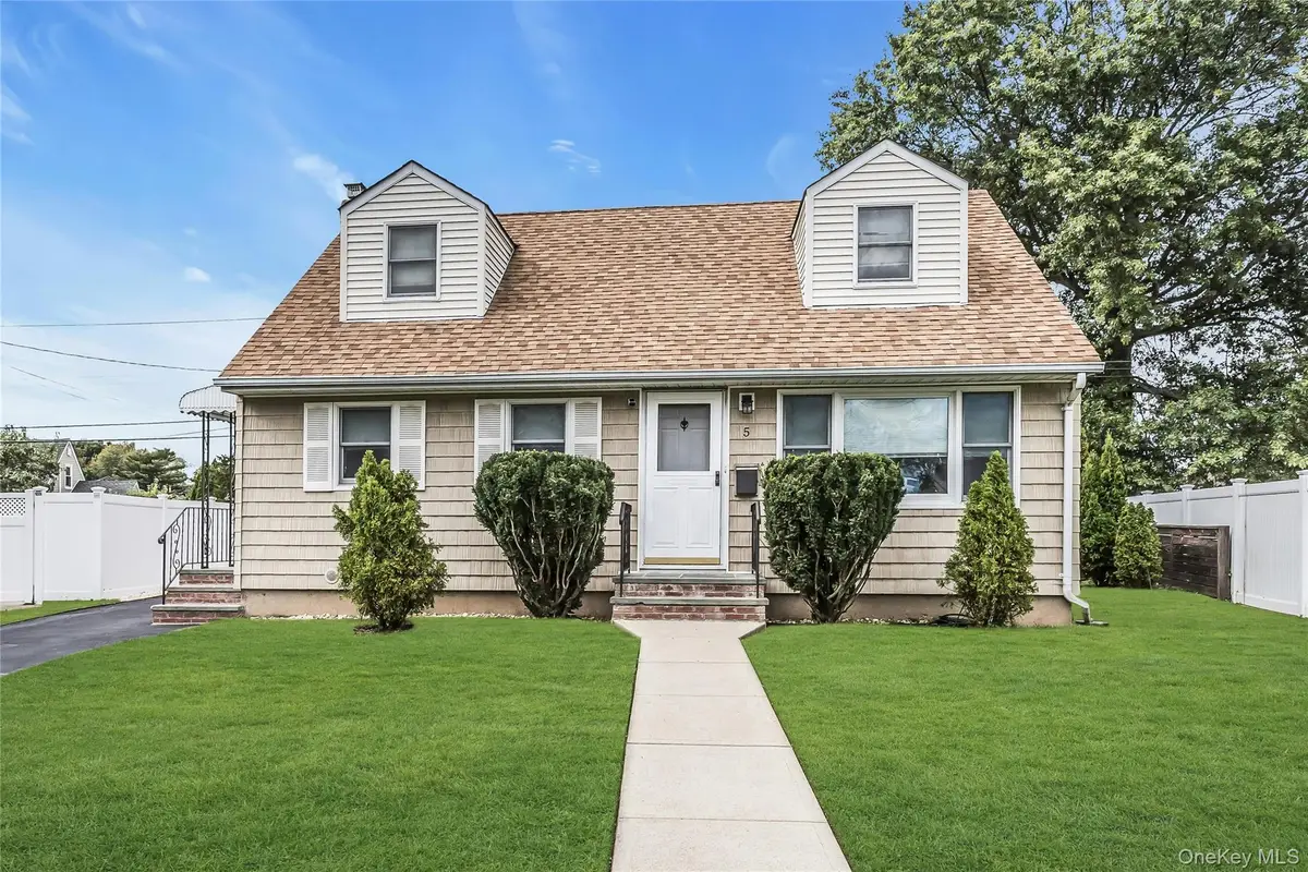 5 Plover Lane, Hicksville, NY 11801 - #1