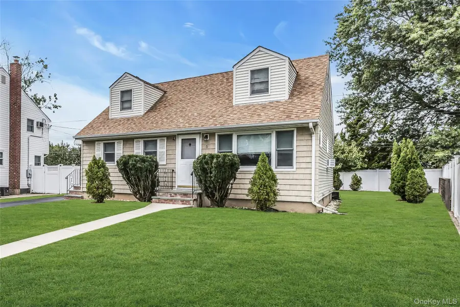 5 Plover Lane, Hicksville, NY 11801 - #3