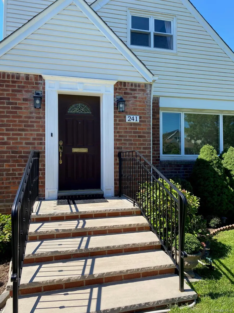241 Whitehall Road S, Garden City, NY 11530 - #3