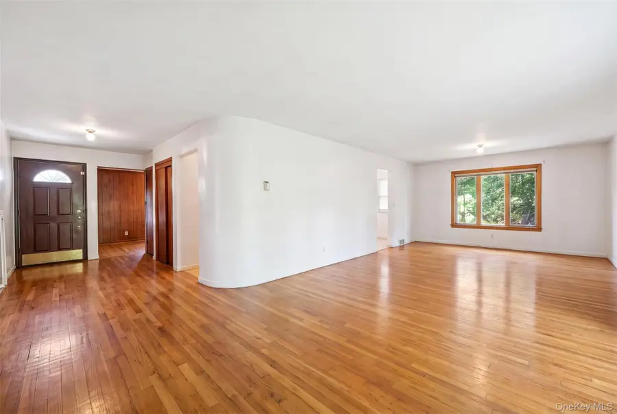 31 Woodland Drive, East Islip, NY 11730 - #2