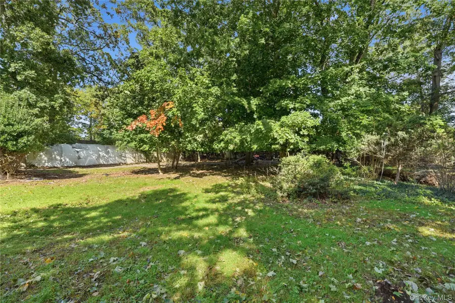 31 Woodland Drive, East Islip, NY 11730 - #3