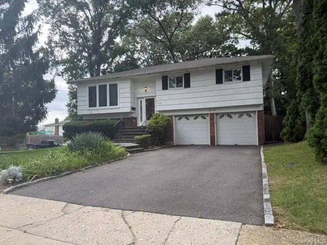 22 Cedar Street, Syosset, NY 11791 - #1