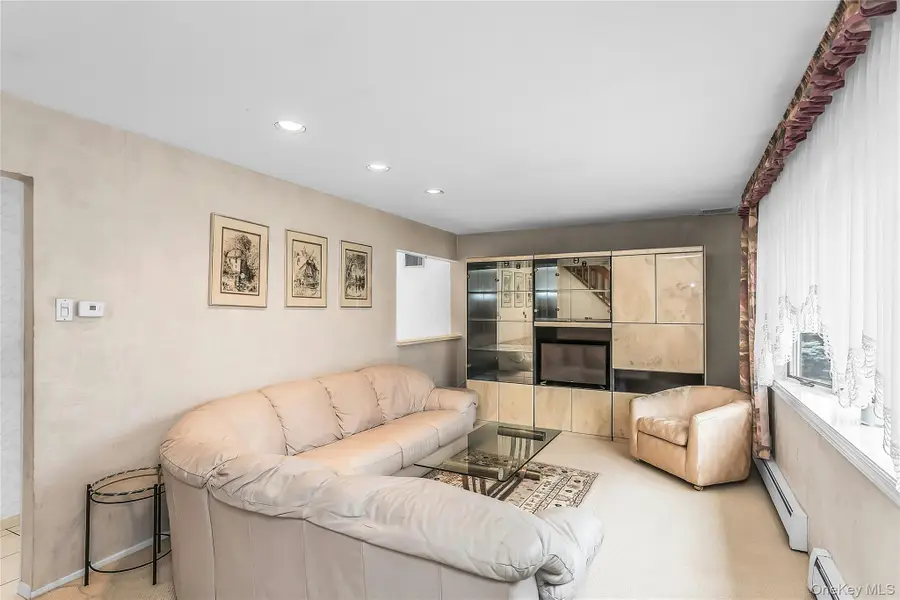 472 Chelsea Avenue, West Babylon, NY 11704 - #3