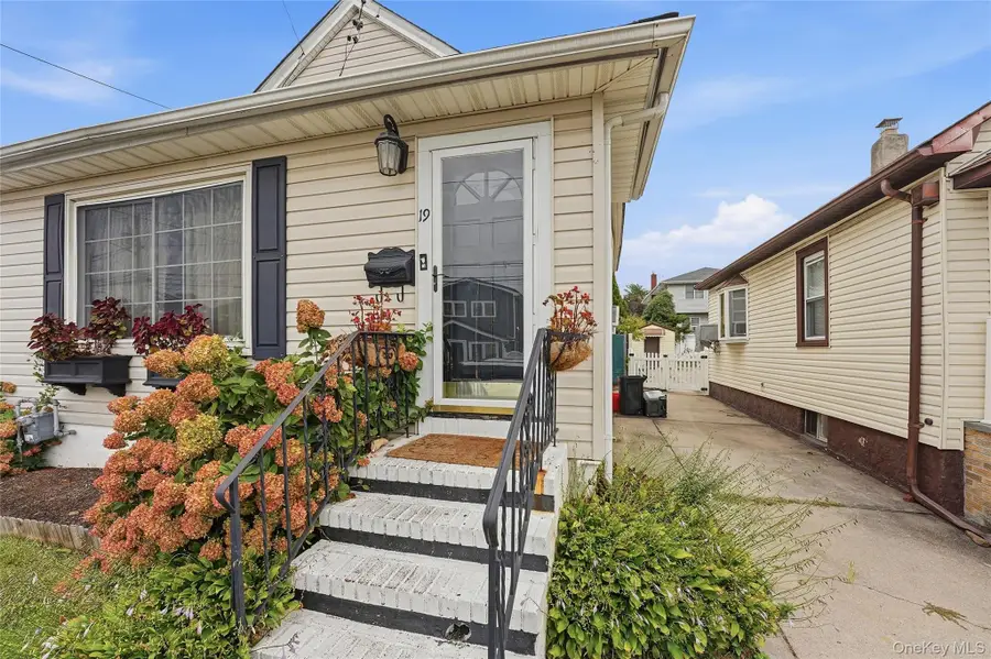 19 Catherine Avenue, Franklin Square, NY 11010 - #3
