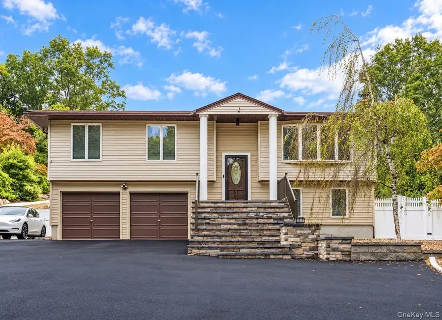 47 Mcarthur Lane, Smithtown, NY 11787 - #3