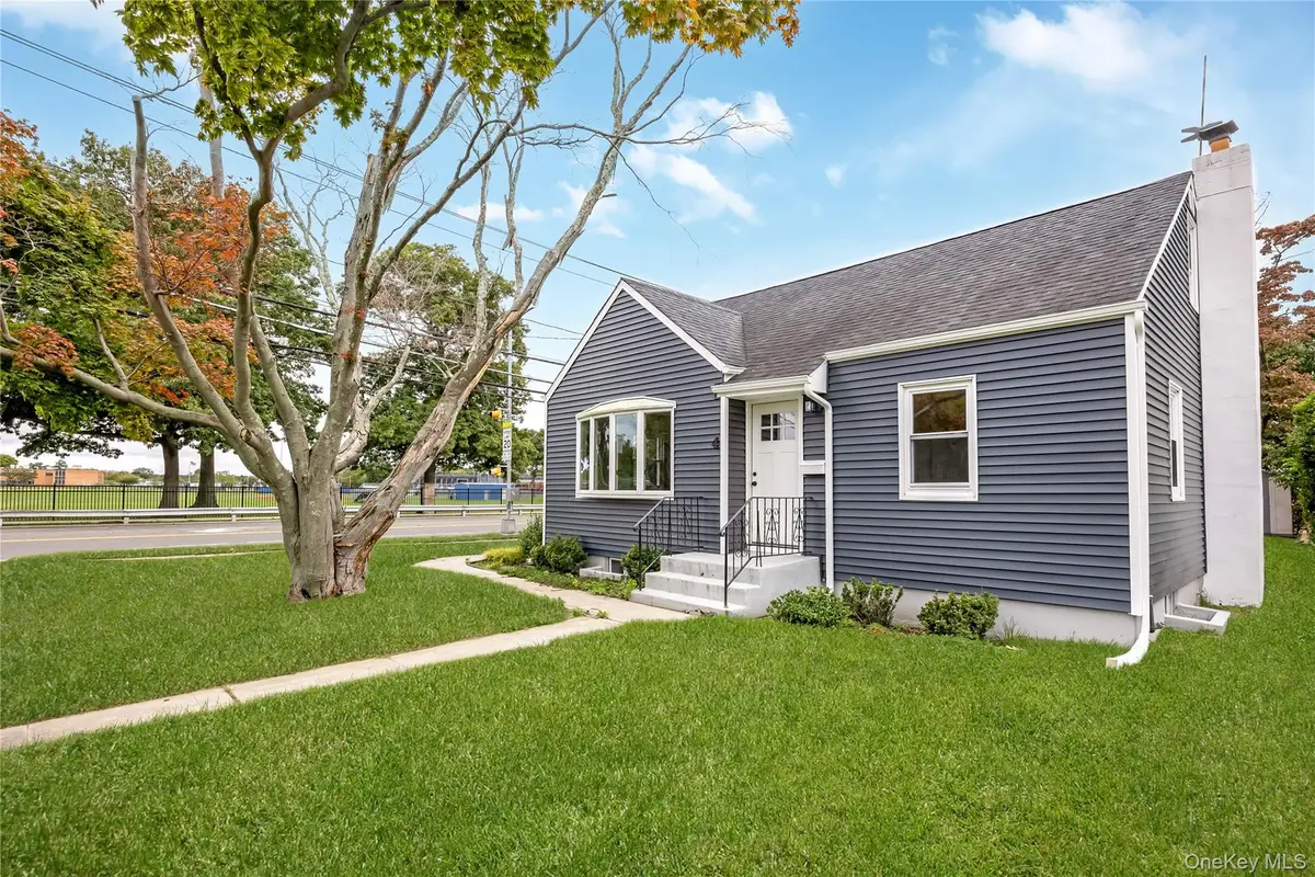4 Sutton Court, West Islip, NY 11795 - #1