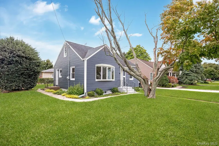 4 Sutton Court, West Islip, NY 11795 - #2