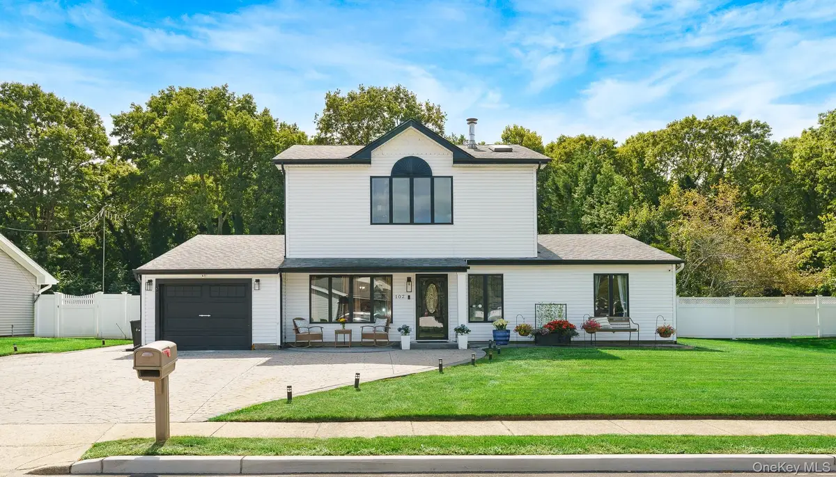 102 Inverness Road, Holbrook, NY 11741 - #1