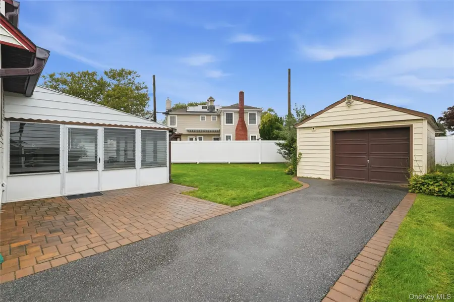947 White Birch Lane, Wantagh, NY 11793 - #3