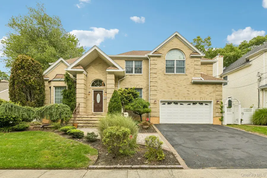 2175 Helene Avenue, Merrick, NY 11566 - #2