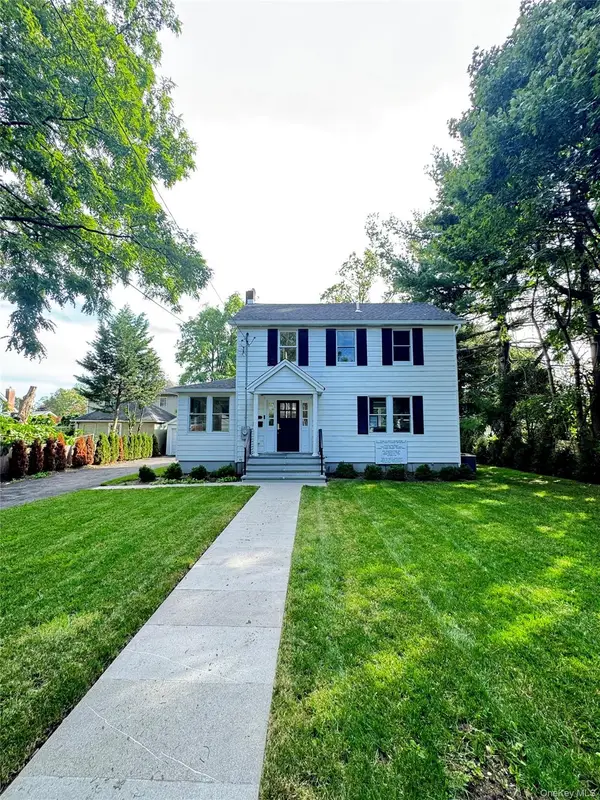 118 Willow Street, Roslyn Heights, NY 11577