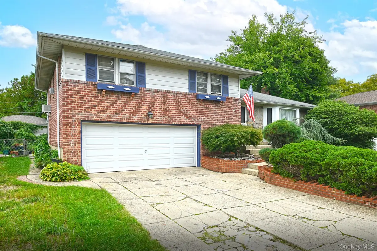 21 Goldfield Street, Melville, NY 11747 - #1