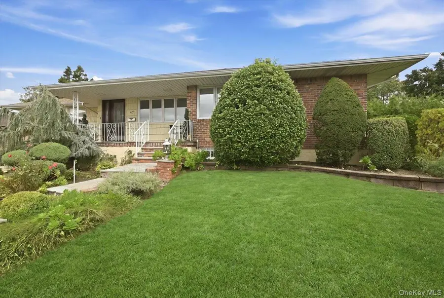 47 Royal Way, Manhasset Hills, NY 11040 - #3