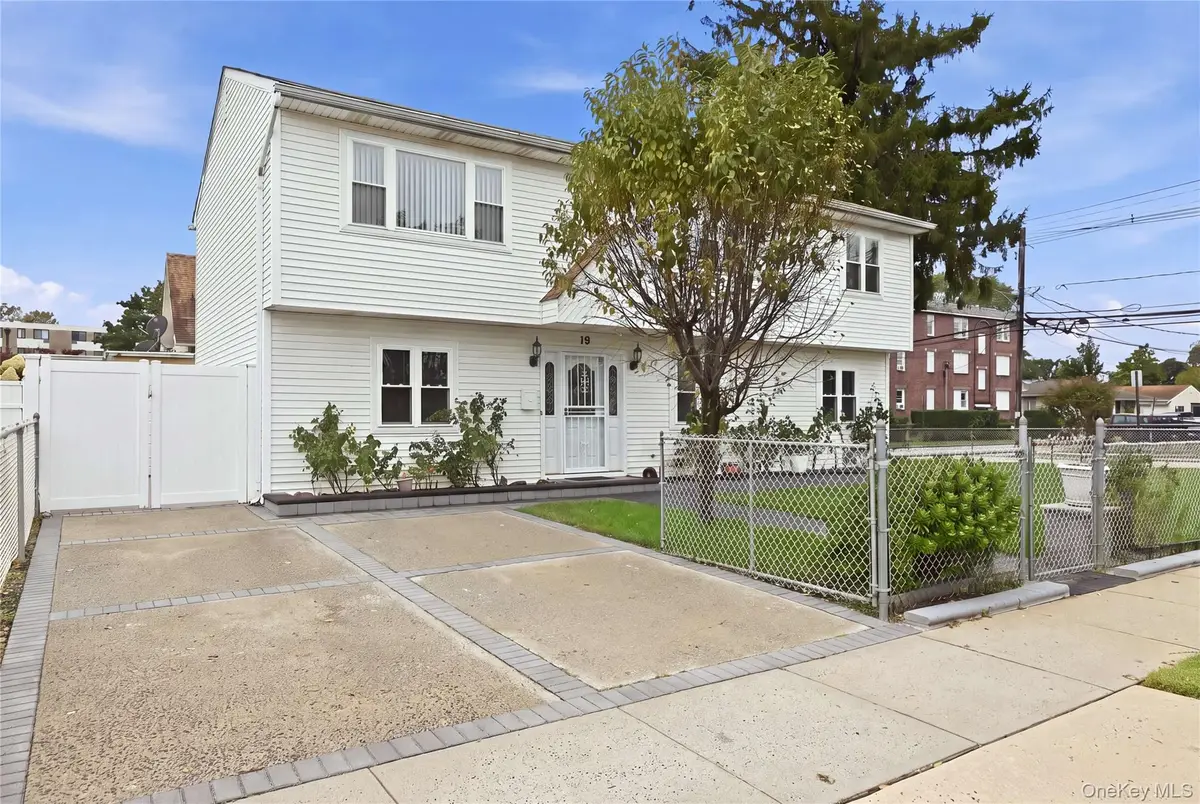 75 Harding Place, Freeport, NY 11520 - #1