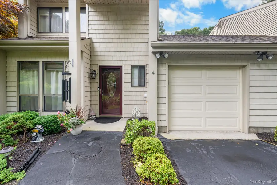 4 Lyndon Court, Bohemia, NY 11716 - #3