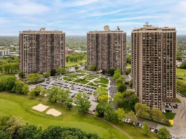 269-10 Grand Central Parkway #8P, Floral Park, NY 11005