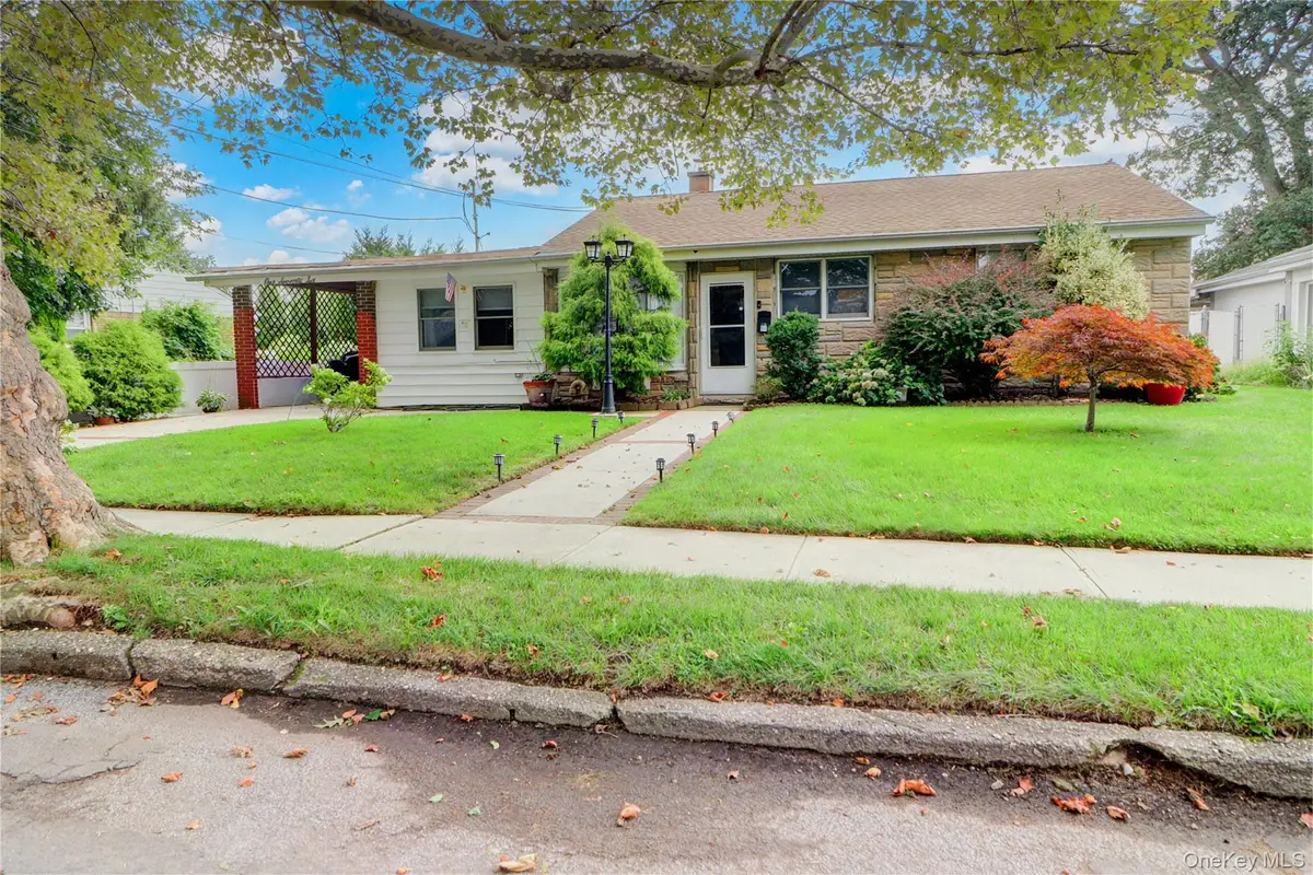 176 Tottenham Road, Lynbrook, NY 11563 - #1