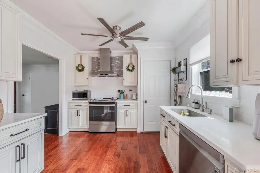 127 Clinton Avenue, East Patchogue, NY 11772 - #2