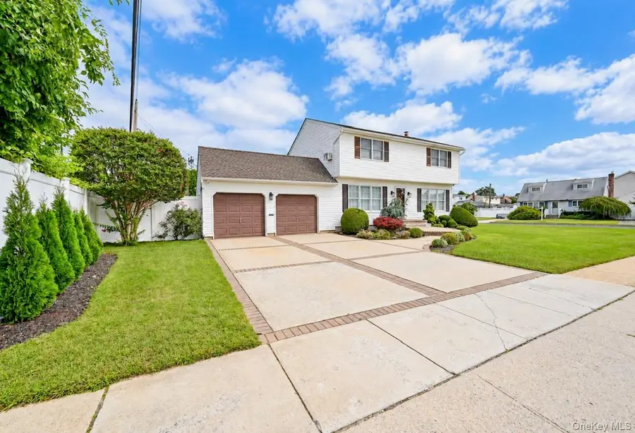 371 N Iowa Avenue, Massapequa, NY 11758 - #2