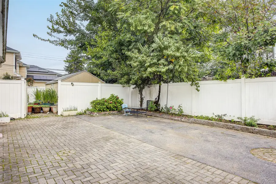 10 Belmont Circle, Syosset, NY 11791 - #3