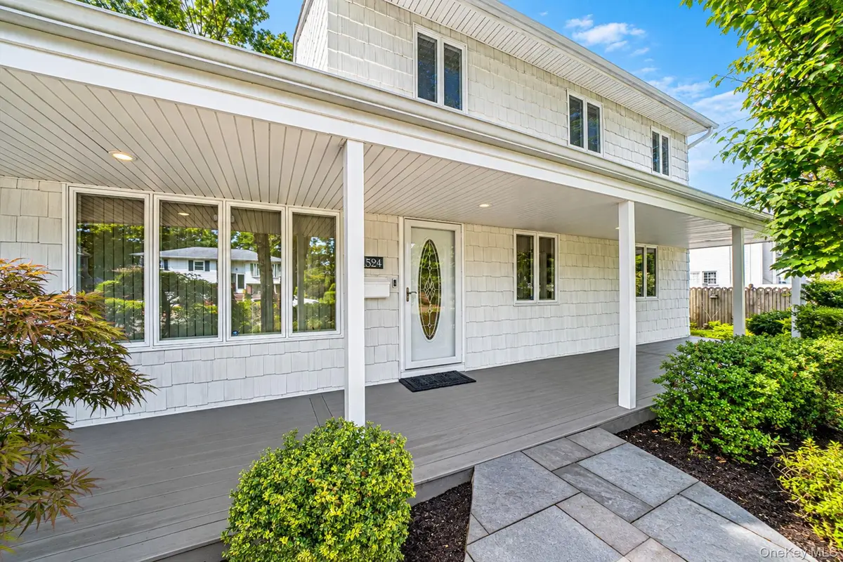 1524 N Monroe Avenue, West Islip, NY 11795 - #1