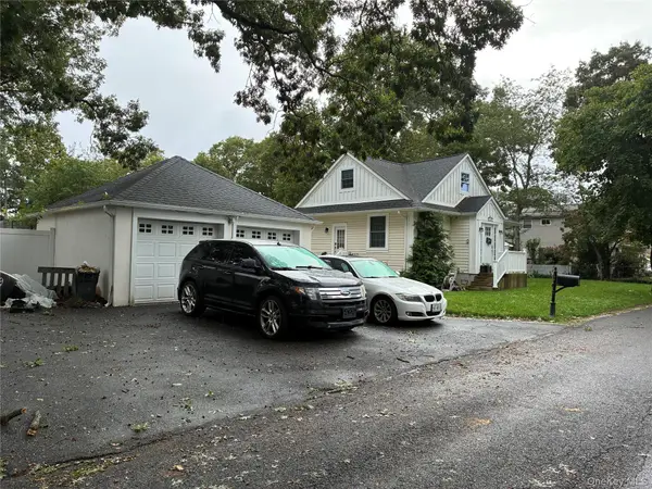 124 Bradford Avenue, Holbrook, NY 11741