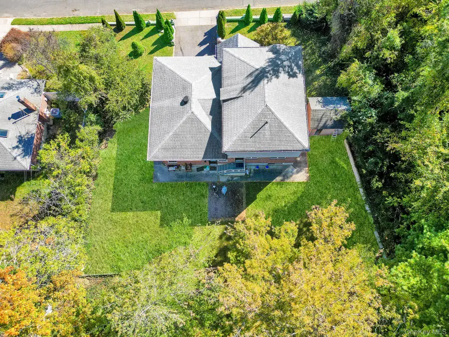 300 Ellen Place, Jericho, NY 11753 - #3