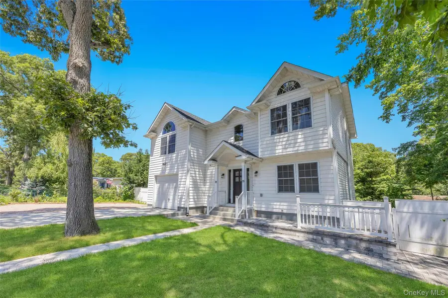 71 Penn Street, Lake Grove, NY 11755 - #3