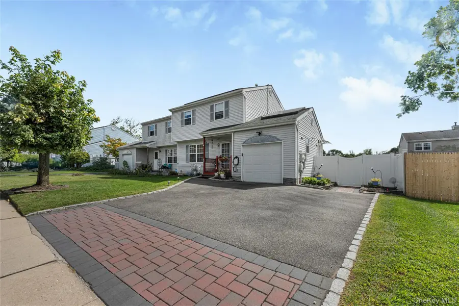 39 Elm Street, Central Islip, NY 11722 - #3