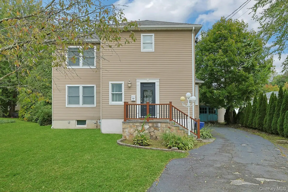 19 Cambridge Street E, Valhalla, NY 10595 - #1