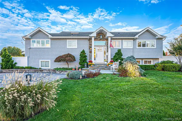 174 Secatogue Lane W, West Islip, NY 11795