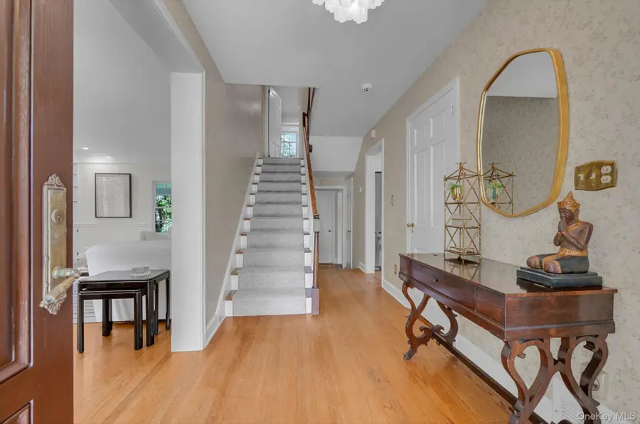 86 Summit Road, Port Washington, NY 11050 - #3