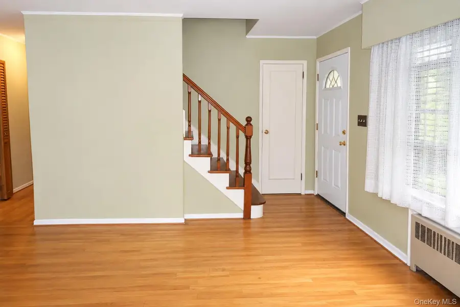 29 Emerson Court, Westbury, NY 11590 - #2