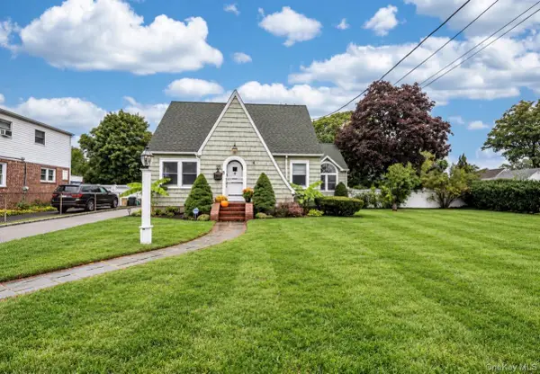 21 James Street, Islip, NY 11751
