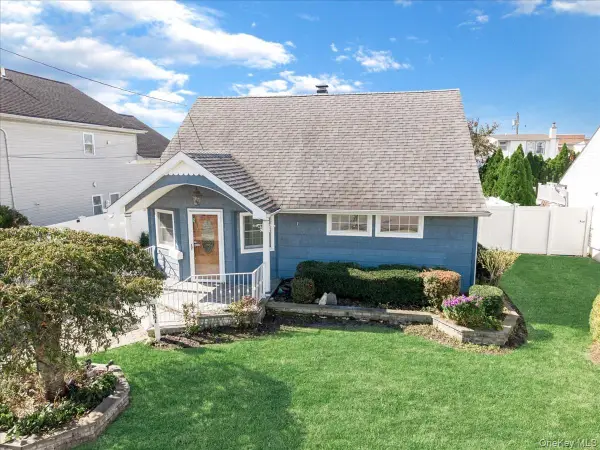 937 Mirabelle Avenue, Westbury, NY 11590
