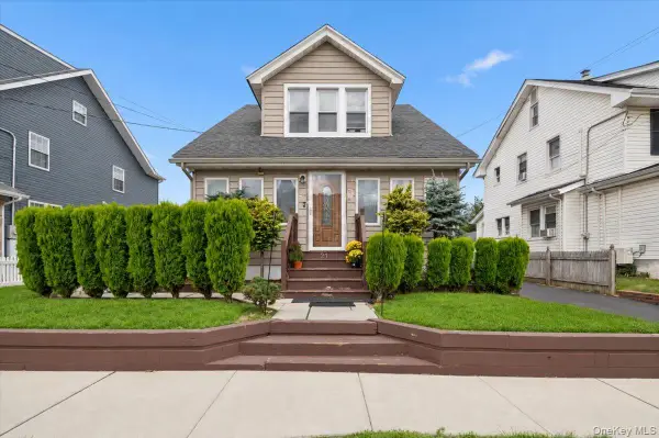 21 E Saint Marks Place, Valley Stream, NY 11580