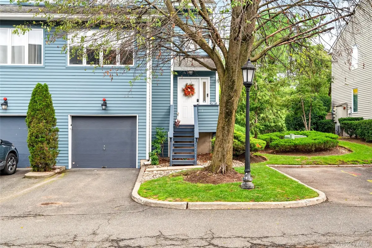 7 Village Green, Bardonia, NY 10954 - #1