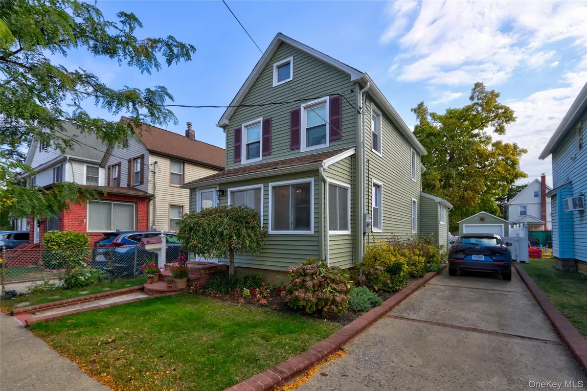 35 Saint Marks Avenue, Rockville Centre, NY 11570 - #1