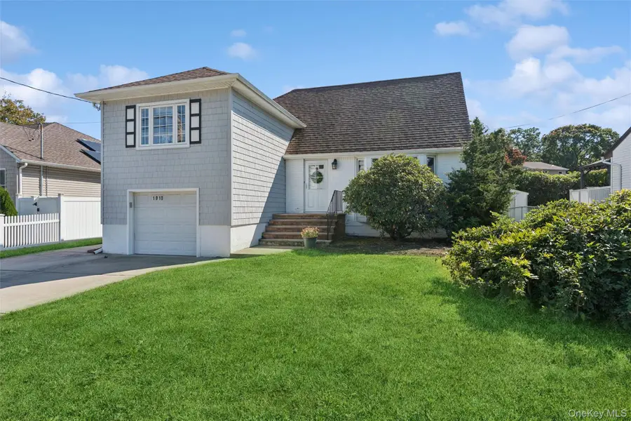 1910 N Jerusalem Road, Bellmore, NY 11710 - #3