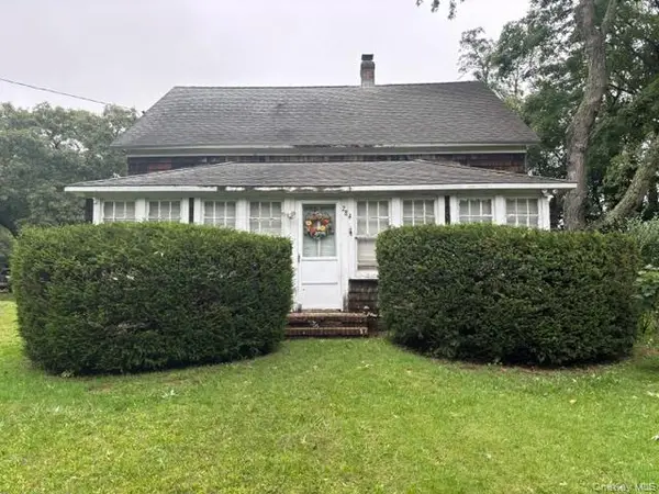 284 Church Lane, Riverhead, NY 11931