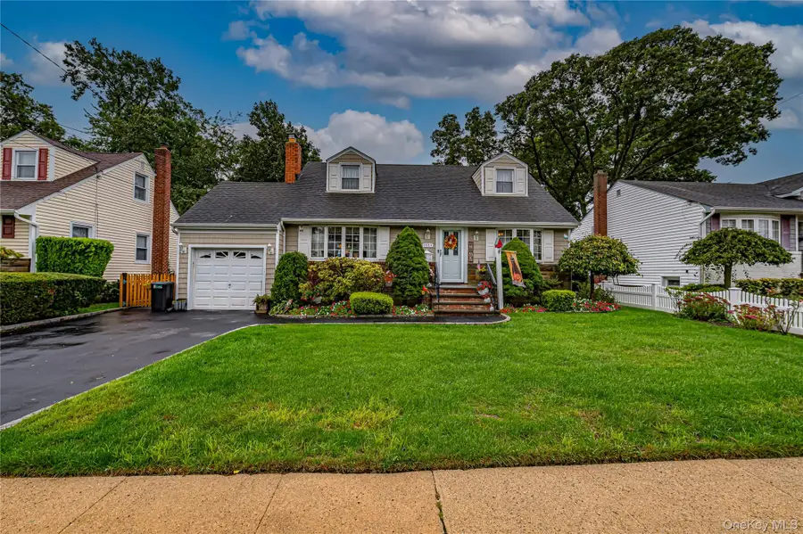3884 Lincoln Street, Seaford, NY 11783 - #2