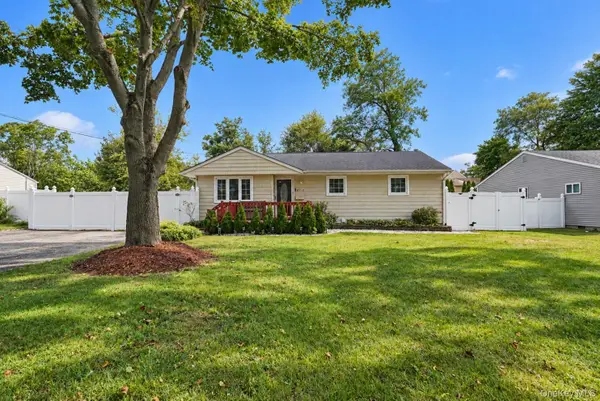 2712 Connecticut Avenue, Medford, NY 11763