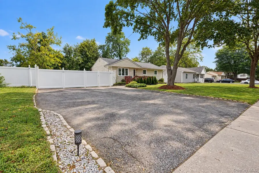 2712 Connecticut Avenue, Medford, NY 11763 - #2