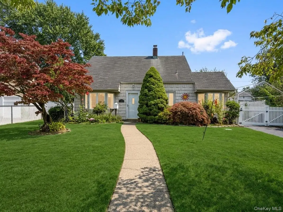 19 Curve Lane, Levittown, NY 11756 - #1