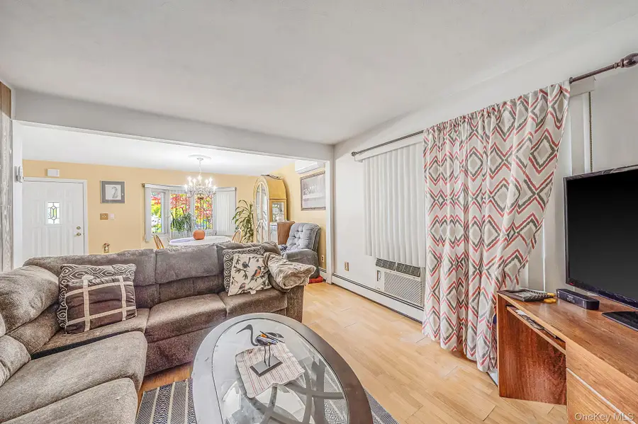 19 Curve Lane, Levittown, NY 11756 - #2
