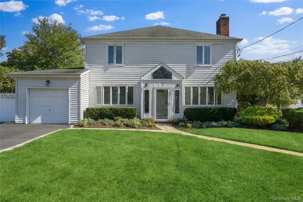 2 Amherst Place, Massapequa, NY 11758