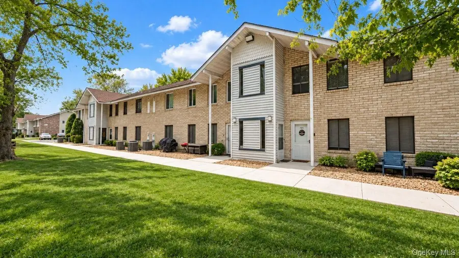 24 Idaho Court #24, Coram, NY 11727 - #2