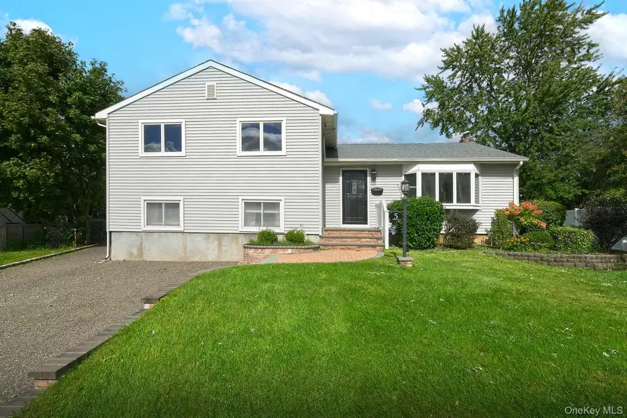5 Robin Court, Bethpage, NY 11714 - #3