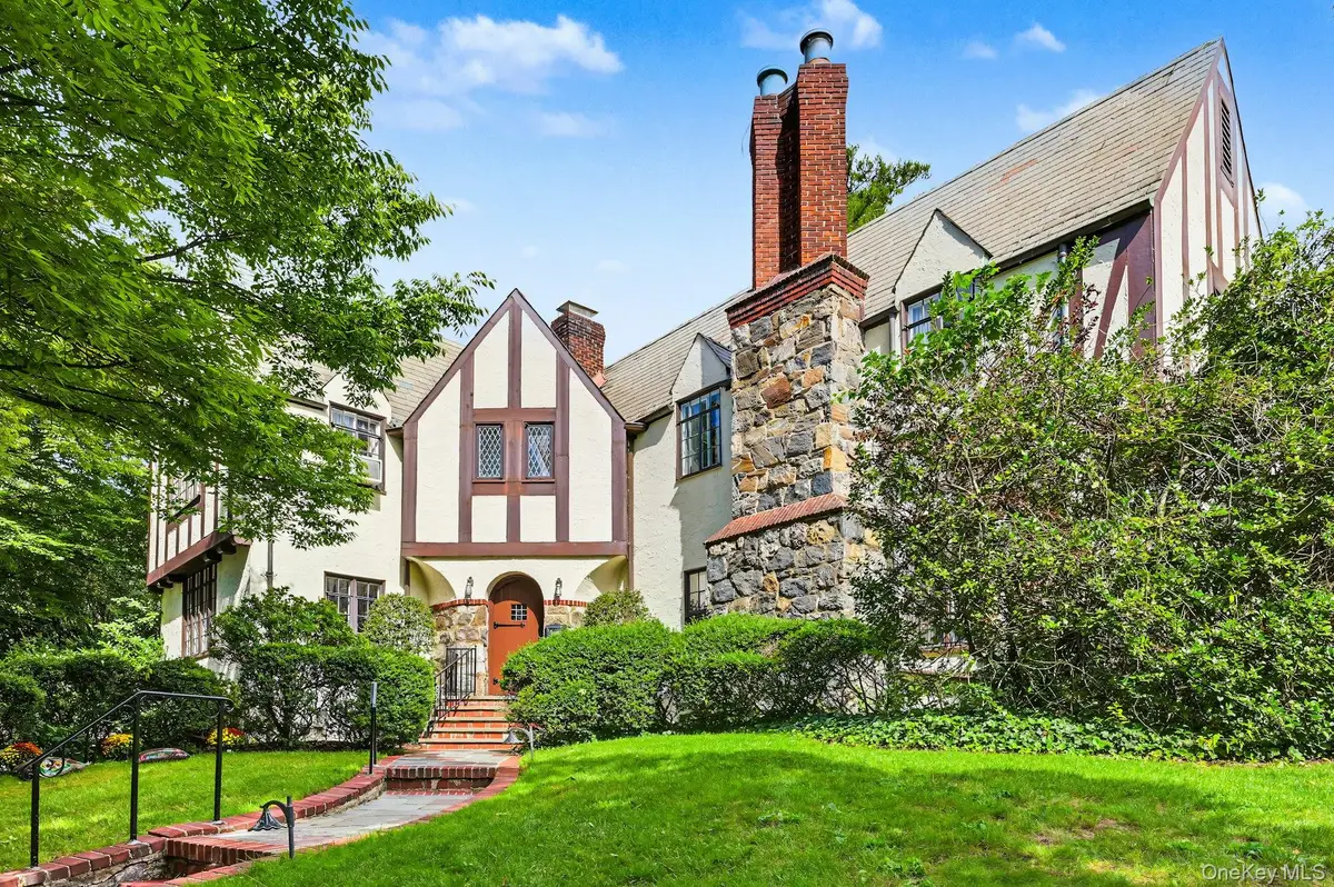 50 Circle Drive, Manhasset, NY 11030 - #1